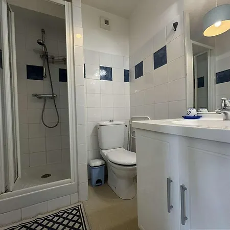 Rdc A La Rochelle, Pres De La Gare Et Commerces, Parking Prive - Fr-1-246-489 Apartmán *